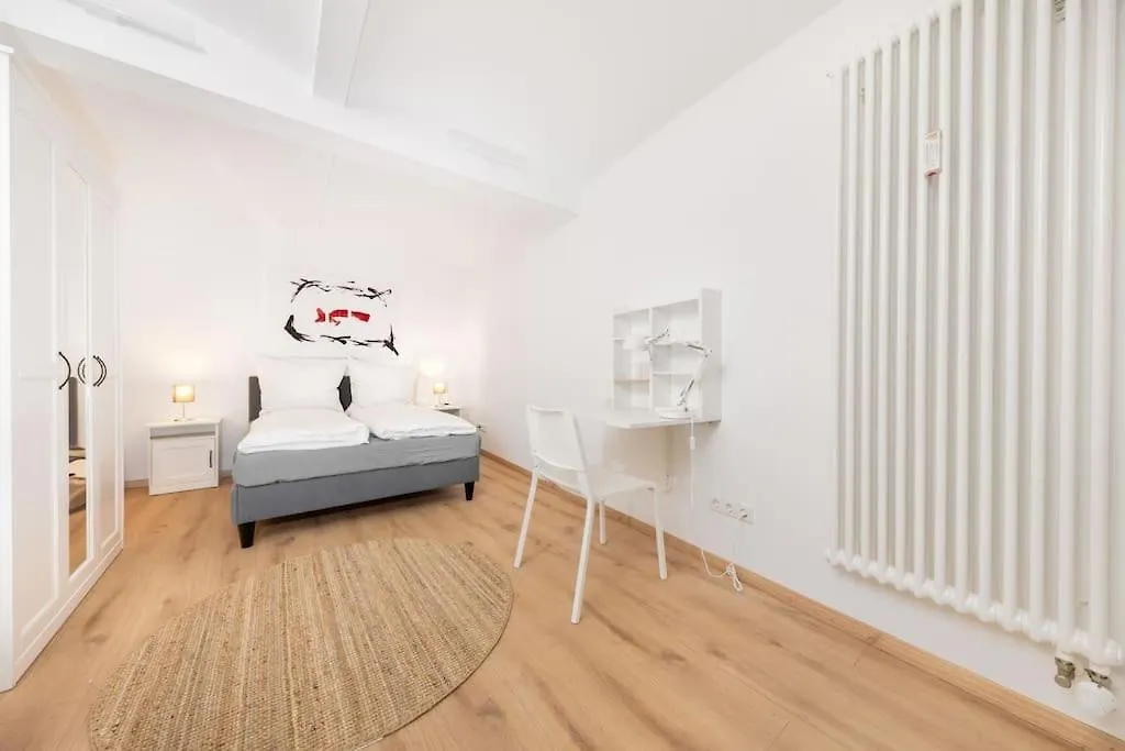 Terrassen-Wohnung Am Goerlitzer Park In Kreuzberg Berlín 0*,